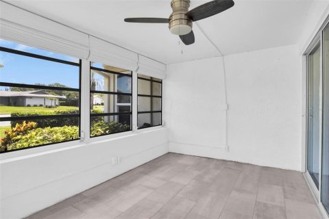 Condo in Palm Harbor, Florida, 2 bedrooms  № 2196570 - photo 4