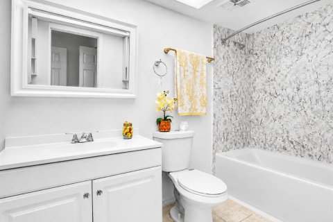 Condo in Palm Harbor, Florida, 2 bedrooms  № 2196570 - photo 24