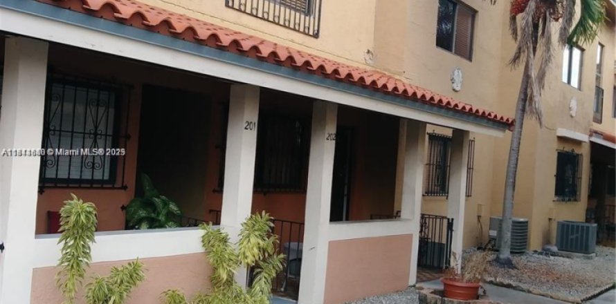 Condo in Hialeah, Florida, 3 bedrooms № 1833770