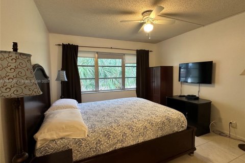Condo in Pembroke Pines, Florida, 1 bedroom № 1922288 - photo 20