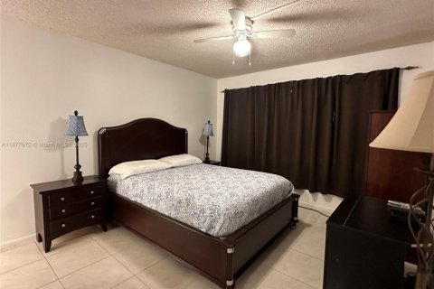 Condo in Pembroke Pines, Florida, 1 bedroom № 1922288 - photo 18