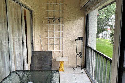 Condo in Pembroke Pines, Florida, 1 bedroom № 1922288 - photo 29