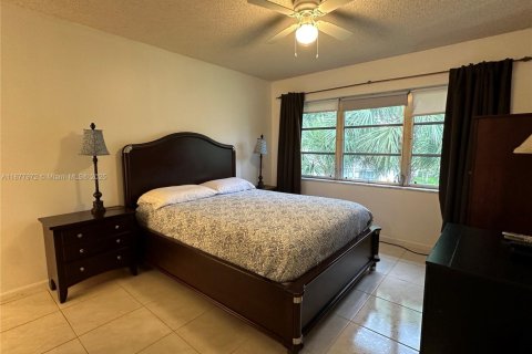 Condo in Pembroke Pines, Florida, 1 bedroom № 1922288 - photo 19