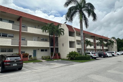 Condo in Pembroke Pines, Florida, 1 bedroom № 1922288 - photo 2