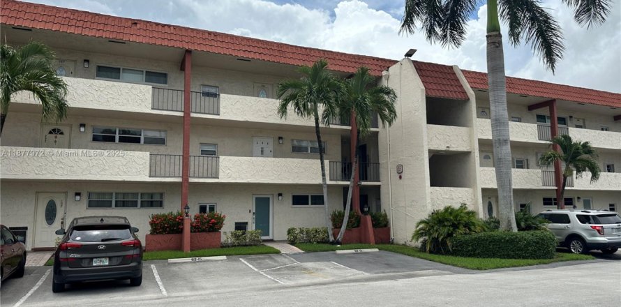 Condo in Pembroke Pines, Florida, 1 bedroom № 1922288