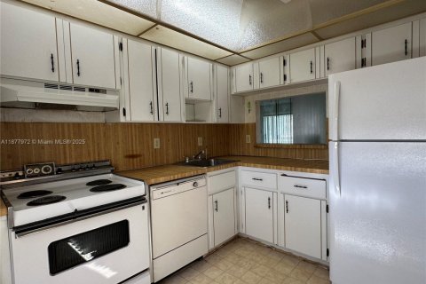 Condo in Pembroke Pines, Florida, 1 bedroom № 1922288 - photo 14