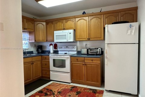 Condo in Pembroke Pines, Florida, 1 bedroom № 1922288 - photo 16