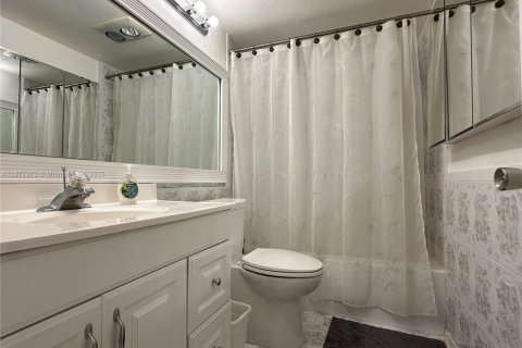 Condo in Pembroke Pines, Florida, 1 bedroom № 1922288 - photo 24