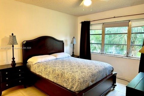 Condo in Pembroke Pines, Florida, 1 bedroom № 1922288 - photo 17