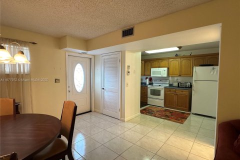 Condo in Pembroke Pines, Florida, 1 bedroom № 1922288 - photo 13