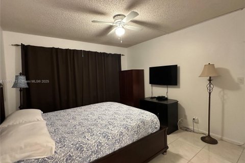 Condo in Pembroke Pines, Florida, 1 bedroom № 1922288 - photo 21