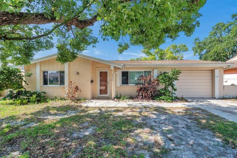 Casa en venta en New Port Richey, Florida, 2 dormitorios, 123 m2 № 1749528 - foto 1