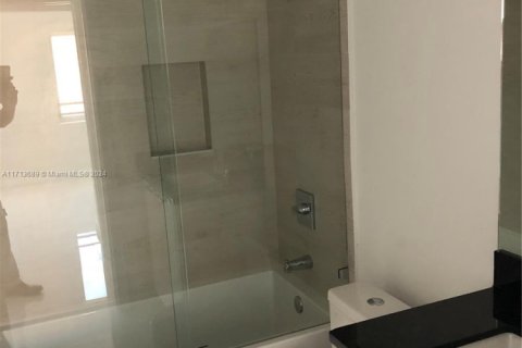Condominio en venta en North Miami Beach, Florida, 2 dormitorios, 69.4 m2 № 2076907 - foto 4