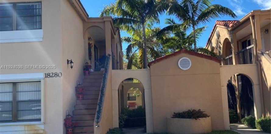 Condominio en Hialeah, Florida, 2 dormitorios  № 2038854