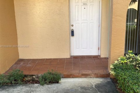 Condominio en alquiler en Hialeah, Florida, 2 dormitorios, 83.61 m2 № 2038854 - foto 2