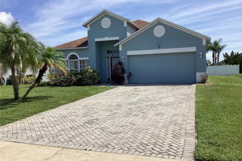 House in Kissimmee, Florida 4 bedrooms, 188.78 sq.m. № 1905897 - photo 1