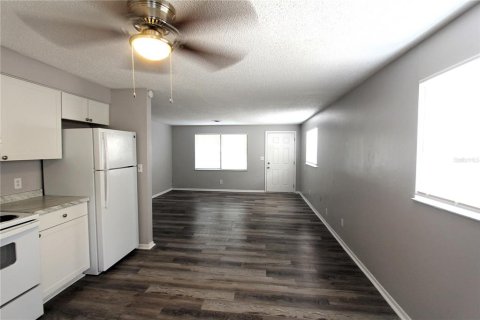 Apartamento en alquiler en Zephyrhills, Florida, 2 dormitorios, 78.97 m2 № 1722484 - foto 4