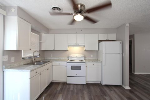 Apartamento en alquiler en Zephyrhills, Florida, 2 dormitorios, 78.97 m2 № 1722484 - foto 3
