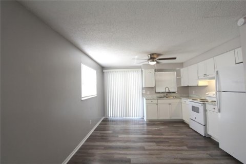 Apartamento en alquiler en Zephyrhills, Florida, 2 dormitorios, 78.97 m2 № 1722484 - foto 2