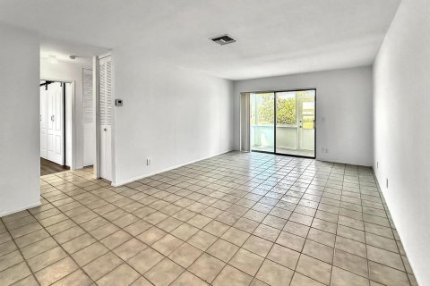 Купить кондоминиум в Уэст-Палм-Бич, Флорида 3 комнаты, 75.72м2, № 2083361 - фото 3