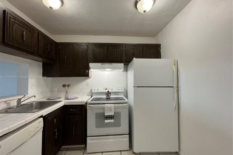 Купить кондоминиум в Майами, Флорида 1 спальня, 76.74м2, № 1935863 - фото 2