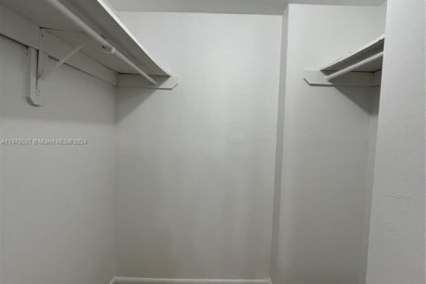 Купить кондоминиум в Майами, Флорида 1 спальня, 76.74м2, № 1935863 - фото 7