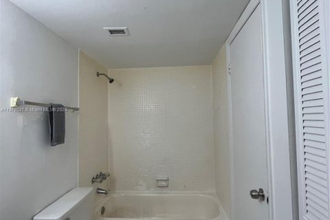 Купить кондоминиум в Майами, Флорида 1 спальня, 76.74м2, № 1935863 - фото 8