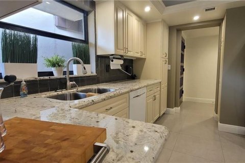 Condo in Lauderhill, Florida, 3 bedrooms  № 2191565 - photo 10