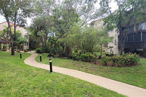 Condo in Lauderhill, Florida, 3 bedrooms  № 2191565 - photo 29