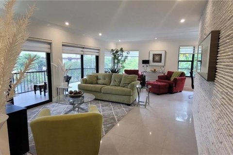Condo in Lauderhill, Florida, 3 bedrooms  № 2191565 - photo 2