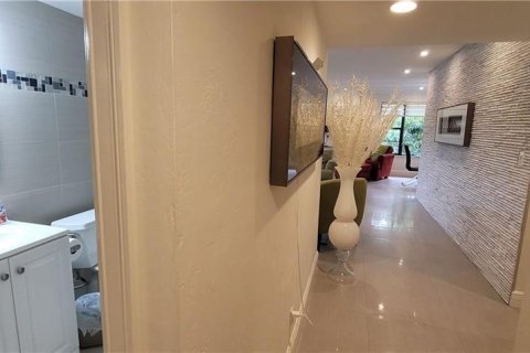 Condo in Lauderhill, Florida, 3 bedrooms  № 2191565 - photo 16
