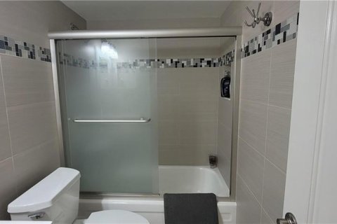 Condo in Lauderhill, Florida, 3 bedrooms  № 2191565 - photo 23