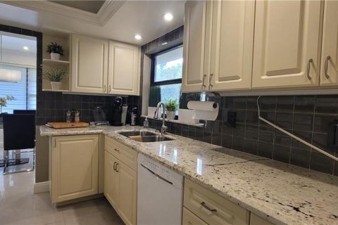 Condo in Lauderhill, Florida, 3 bedrooms  № 2191565 - photo 12