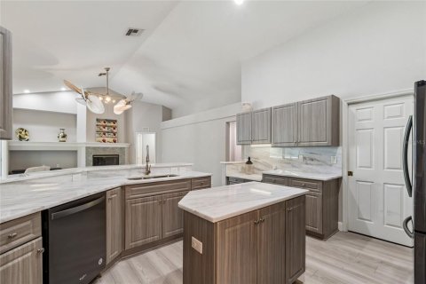 Villa ou maison à vendre à Palm Harbor, Floride: 4 chambres, 208.47 m2 № 2147908 - photo 12