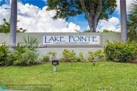 Condo in Oakland Park, Florida, 2 bedrooms  № 2152611 - photo 2