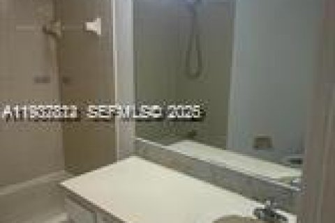 Condo in Oakland Park, Florida, 2 bedrooms  № 2152611 - photo 7