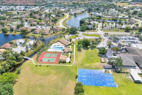 Townhouse in West Palm Beach, Florida 2 bedrooms, 112.69 sq.m. № 1141304 - photo 1