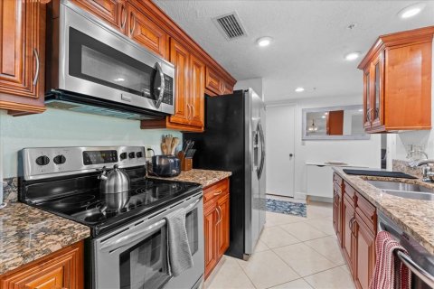 Condo in Palm Harbor, Florida, 2 bedrooms  № 1637307 - photo 14
