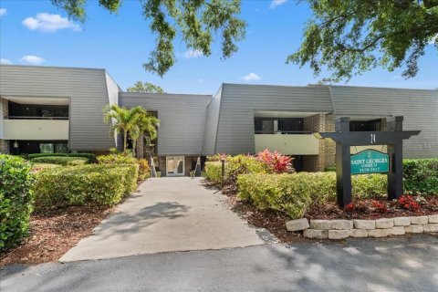 Condo in Palm Harbor, Florida, 2 bedrooms  № 1637307 - photo 1