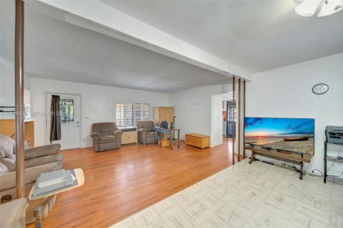 Casa en venta en North Miami, Florida, 2 dormitorios, 112.78 m2 № 2182608 - foto 4