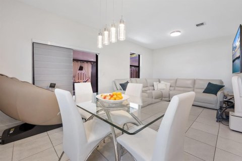 Touwnhouse à vendre à Homestead, Floride: 3 chambres, 157.47 m2 № 2323721 - photo 6