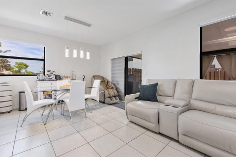 Touwnhouse à vendre à Homestead, Floride: 3 chambres, 157.47 m2 № 2323721 - photo 5