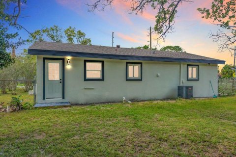 House in Longwood, Florida 3 bedrooms, 97.55 sq.m. № 2199855 - photo 2