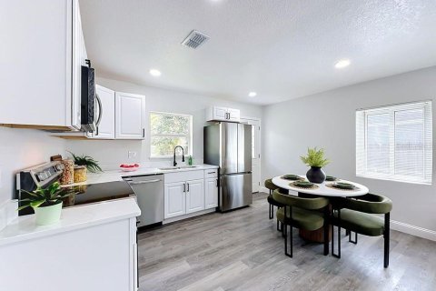 House in Longwood, Florida 3 bedrooms, 97.55 sq.m. № 2199855 - photo 20