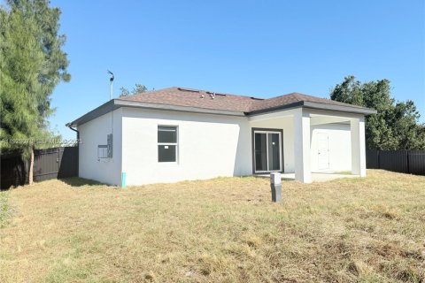 House in Punta Gorda, Florida 3 bedrooms, 98.76 sq.m. № 1987455 - photo 18