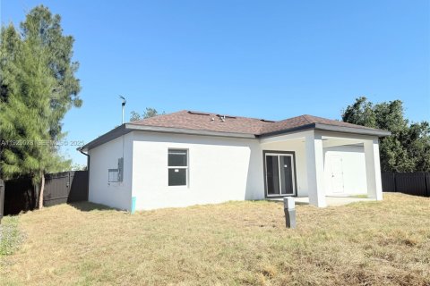 House in Punta Gorda, Florida 3 bedrooms, 98.76 sq.m. № 1987455 - photo 17