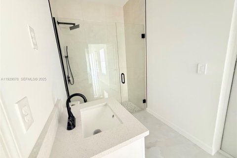 House in Punta Gorda, Florida 3 bedrooms, 98.76 sq.m. № 1987455 - photo 12