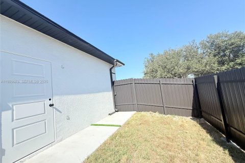 House in Punta Gorda, Florida 3 bedrooms, 98.76 sq.m. № 1987455 - photo 14