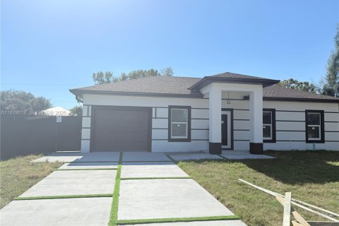 House in Punta Gorda, Florida 3 bedrooms, 98.76 sq.m. № 1987455 - photo 1