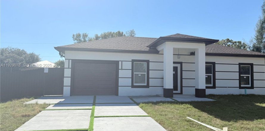 House in Punta Gorda, Florida 3 bedrooms, 98.76 sq.m. № 1987455